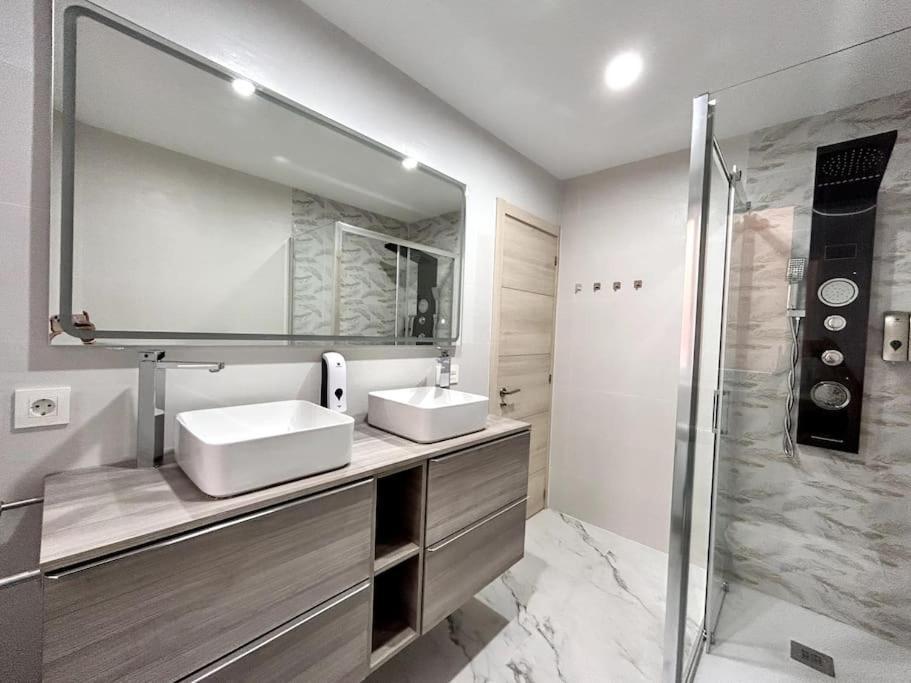 Apartament Lujo Parking, Proyector, Maquinita Y Patinetes Oviedo