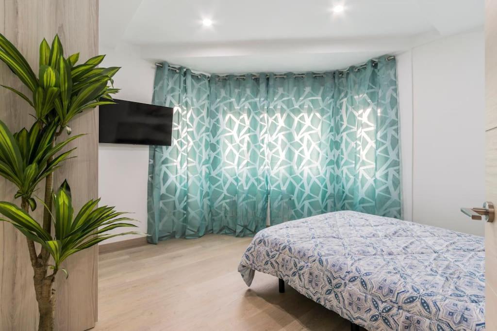 Lujo Parking, Proyector, Maquinita Y Patinetes Apartment Oviedo